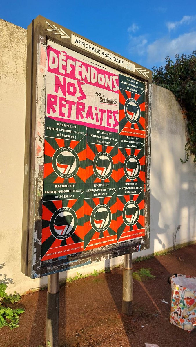 Asso_Antifa77's tweet photo. Aujourd'hui, retour à dammarie les lys pour un collage antifasciste.
Le 77 est antifa, faf hors de nos rues
#Melun161 #zoneAntifa #77Antifa #FCKNZS #fckfafs https://t.co/dlPZlZ1LdM