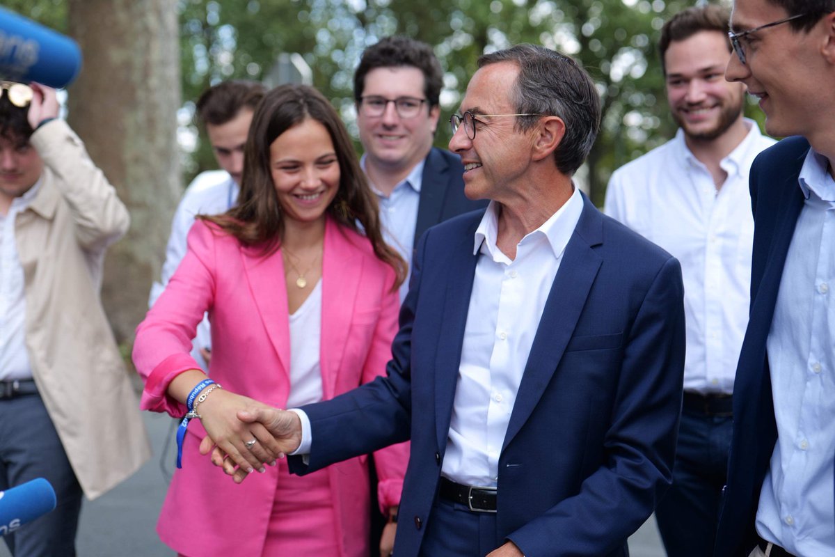 Tout mon soutien ma chère <a href="/ClgAlice/">Alice_Clg</a> pour cette élection dimanche sur la première circonscription de Charente. Ta vaillance et ta constance font honneur à nos convictions !