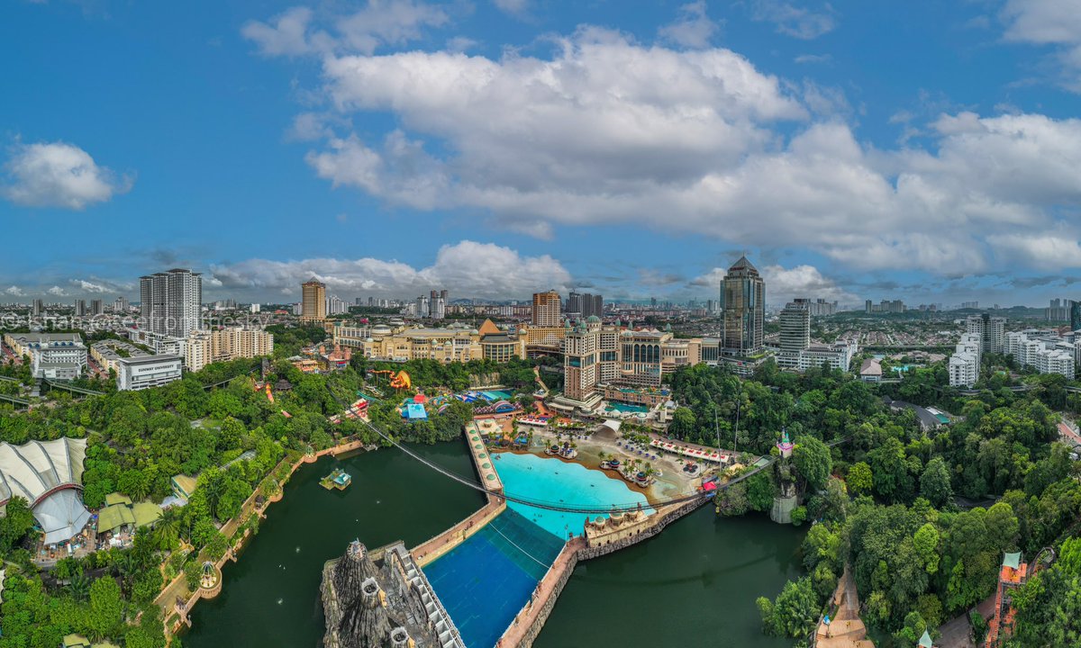 A 500 megapixel image of <a href="/SunwayResHotel/">Sunway Resort Hotel</a> cityscape.  Taken with Mavic 3 // #Malaysia