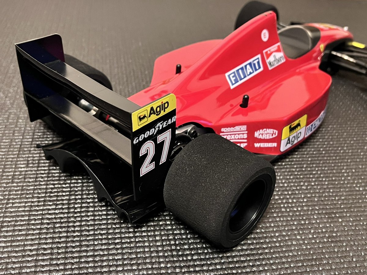 melo15_ou's tweet photo. Ferrari643 製作進捗③
今回はペースが早く、塗装は完了。デカール貼りも現代F1と比べるとかなり少ないのですぐ終わる。
あとはドライバーと、若干のやり残し。
#Ferrari643 #TRG #OF01 #F1 https://t.co/OPJiFYYcHR