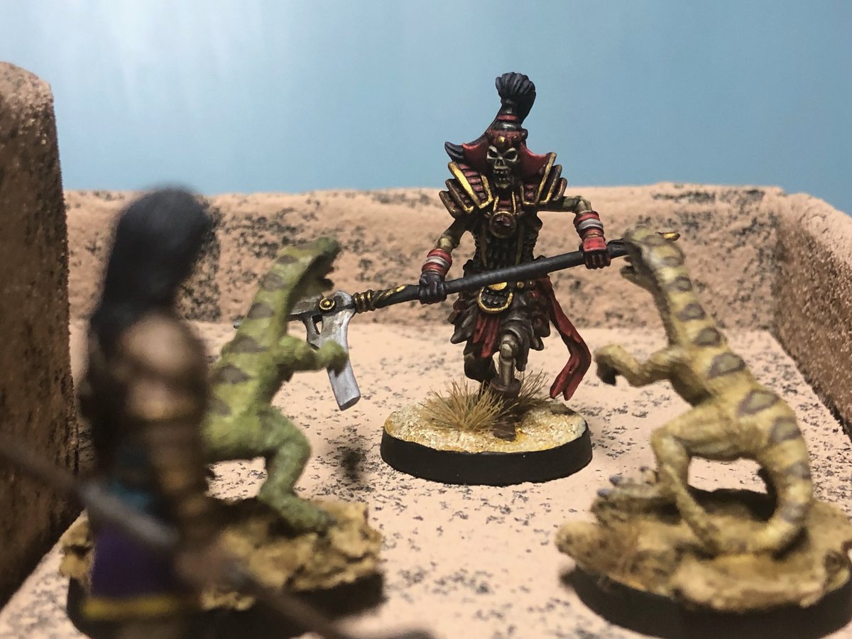 A Kandoran Krayech’s Reaper battles the Traazorites. Reaper available at dgsgames.com/krayechs-reape…. #paintingminiatures #ttrpg #miniatures #wargaming