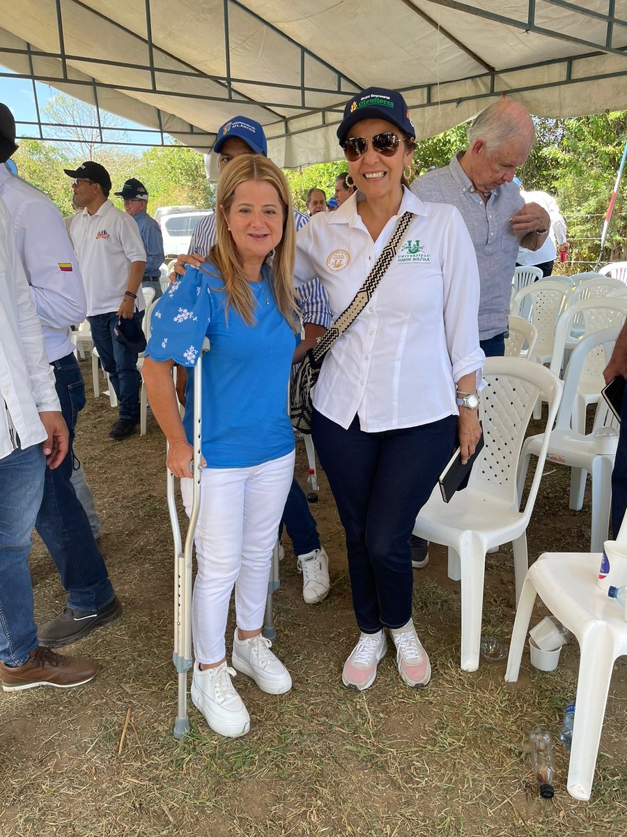 MeritoEmpTv's tweet photo. @unisimon acompaña hoy en el recorrido por escenarios del departamento en los que #LoBuenoSeVe. 

Los invitamos a utilizar los hashtag #AtlánticoEsMás #LoBuenoSeVe y #CampoATodaMarcha en sus publicaciones, para que juntos llevemos aún más lejos las buenas noticias del #Atlántico. https://t.co/7m6EP0C4md