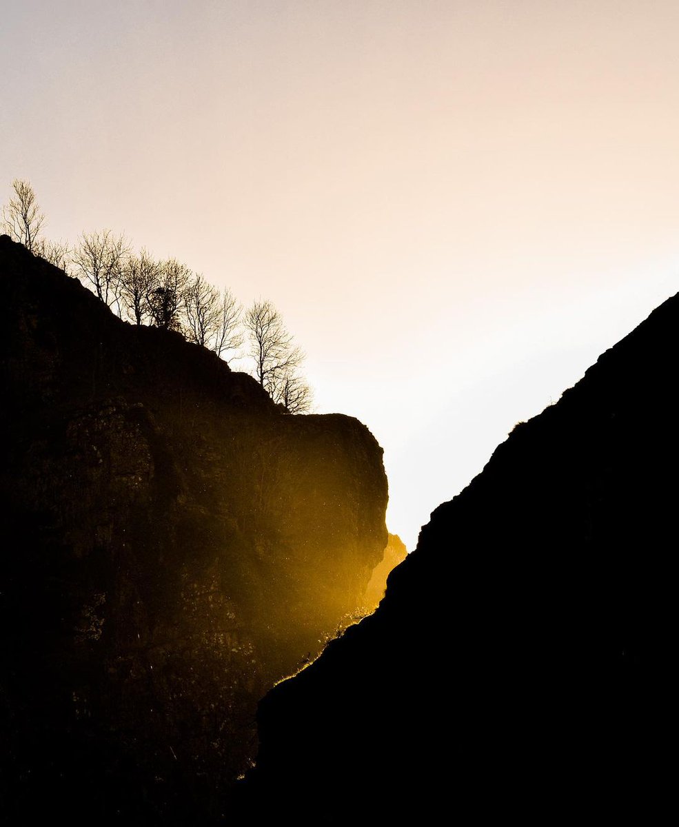 CheddarGorge_'s tweet photo. Follow the light 🌄

📸 @andraskerekes_ on Instagram https://t.co/5tpw9WlsiI