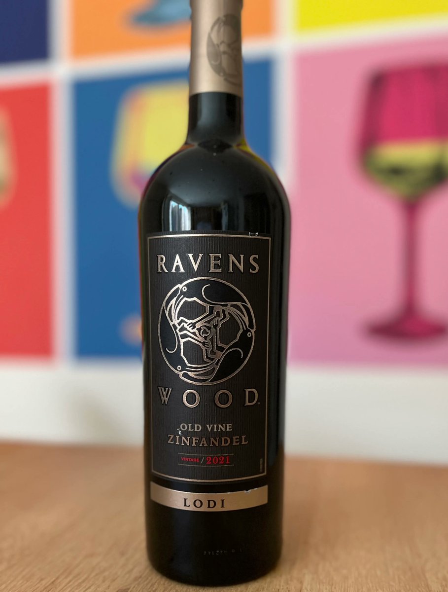 norfolk_wine's tweet photo. #FridayNightRed 🍷
This wine is made from old vines which produce super-concentrated fruit so you get an incredibly deep, inky wine with layers of black cherry and bramble fruit, roasted coffee, cocoa nibs and spicy oak. It’s full-bodied with a heart-warming 14.5% alcohol. https://t.co/LVq8OPiquG