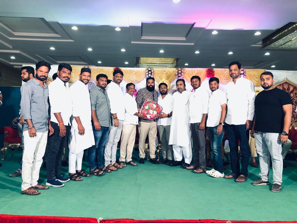 GelluSrinuBRS's tweet photo. Tonight Attended #Aqeeqa Ceremony of BRSV State Secretary Zaker Sheehansa Function along with TSMSIDC Chairman Dr, Erolla Srinivas Garu at Taher palace function Hall Malkapur, Sangareddy. https://t.co/LzRS1kZhuN