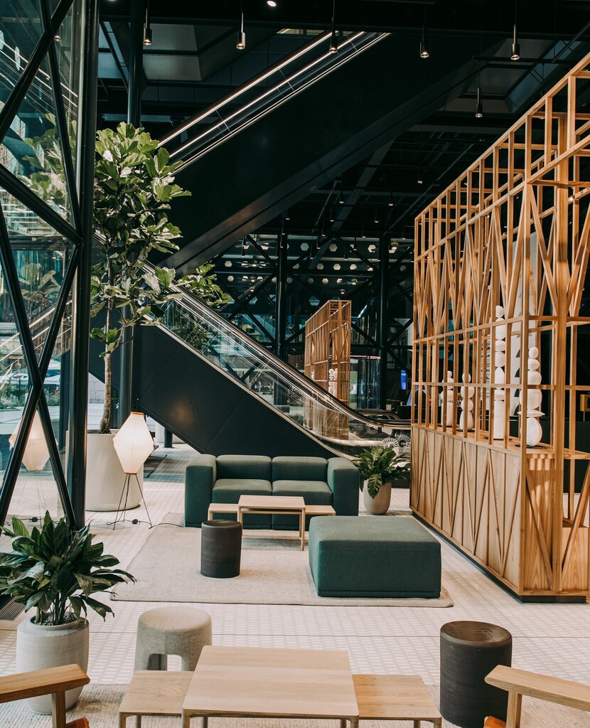 We absolutely love working with @broadgatelondon thanks to their beautiful and functional spaces. This interior scheme within Exchange House is a brilliant reminder of the impact a simple planting scheme can bring to a space, both visually and in the atm… instagr.am/p/CnpTs5JrtnP/
