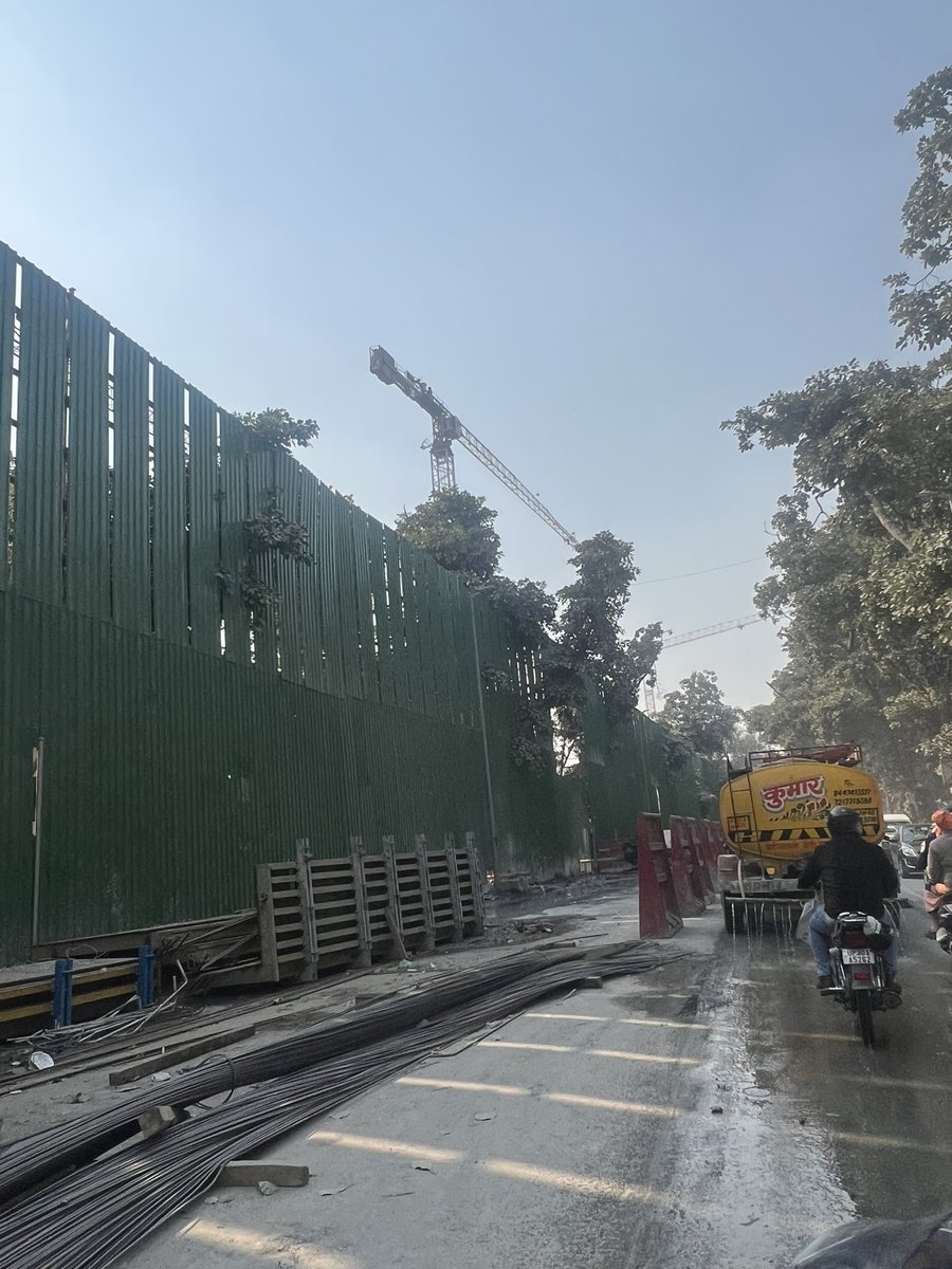 avli_verma's tweet photo. Common dust suppression in Delhi for the ongoing construction of the #CommonSecretariat 

#Delhi #DoDinPehle https://t.co/RrN2wqw2PU