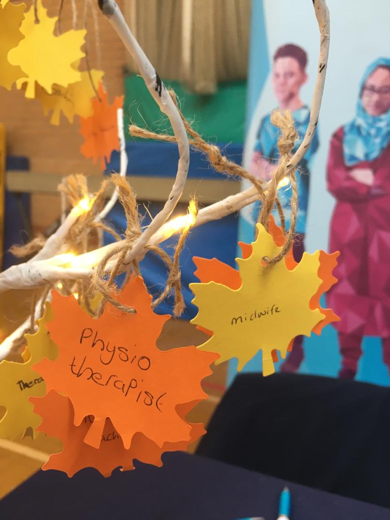 Fantastic outcome from the Careers Fair at @ashtoncsc yesterday! 🌟 The Dream Tree was filled quickly with a wide range of aspirational career possibilities. 🌲 Many thanks to the pupils for all the enthusiastic questions they asked Andy! 💬 #Uniconnect #FutureFocused