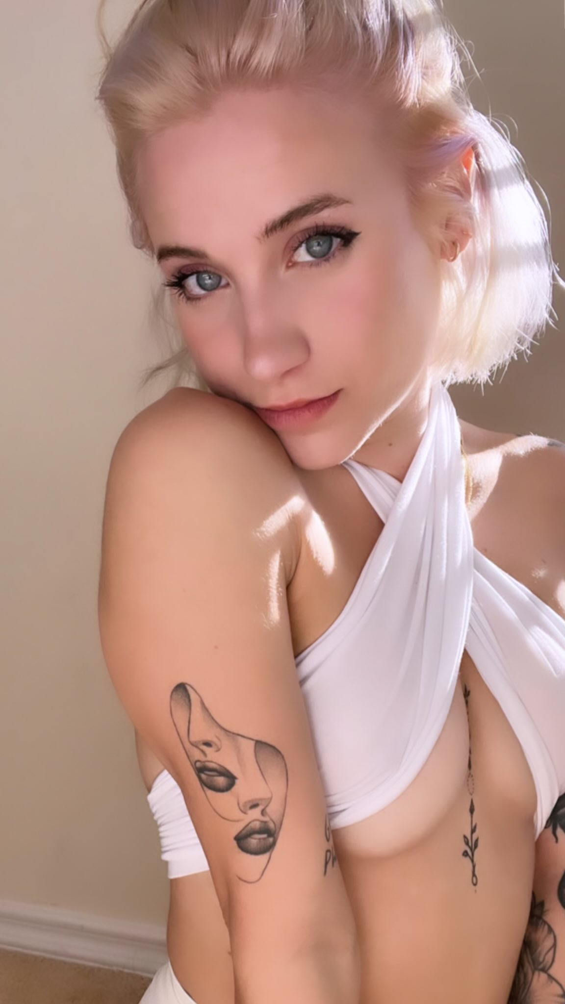 don't look at the caption look at me 😇 https://t.co/rnMdbdPbW0