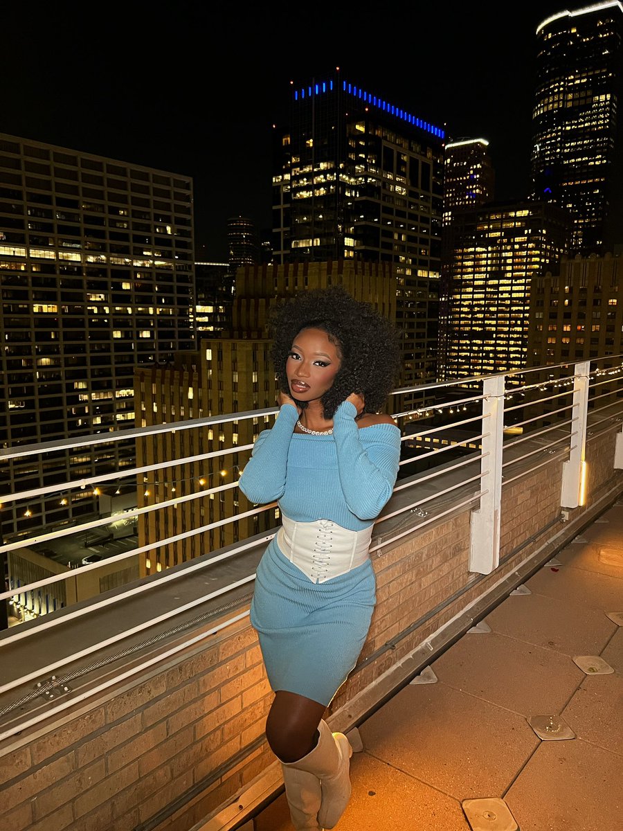 _royalonyechi_'s tweet photo. Don’t mind me, just stepping out. ❄️ https://t.co/1VfFCwWDNj