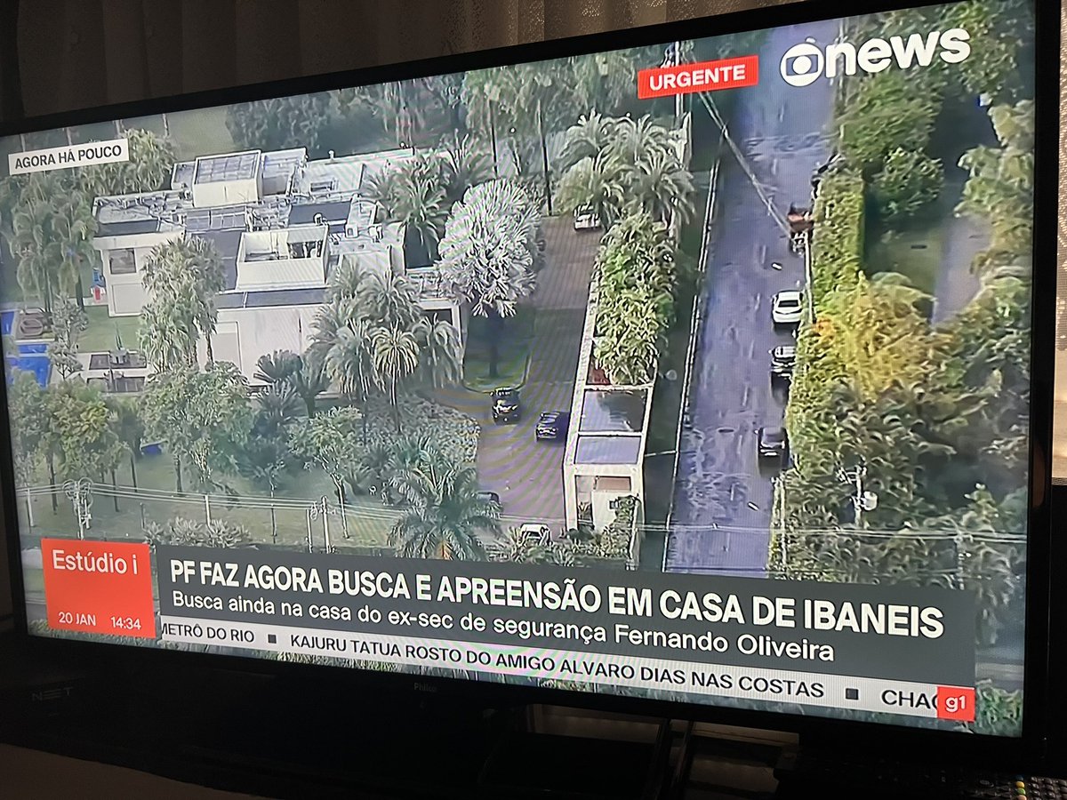 valeritabaian's tweet image. Polícia tá na casa de Ibaneis Rocha agora!! 💣💣 #brasilia #ibaneisrocha