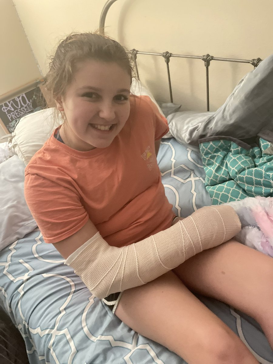 Broken wrist life #leftynow