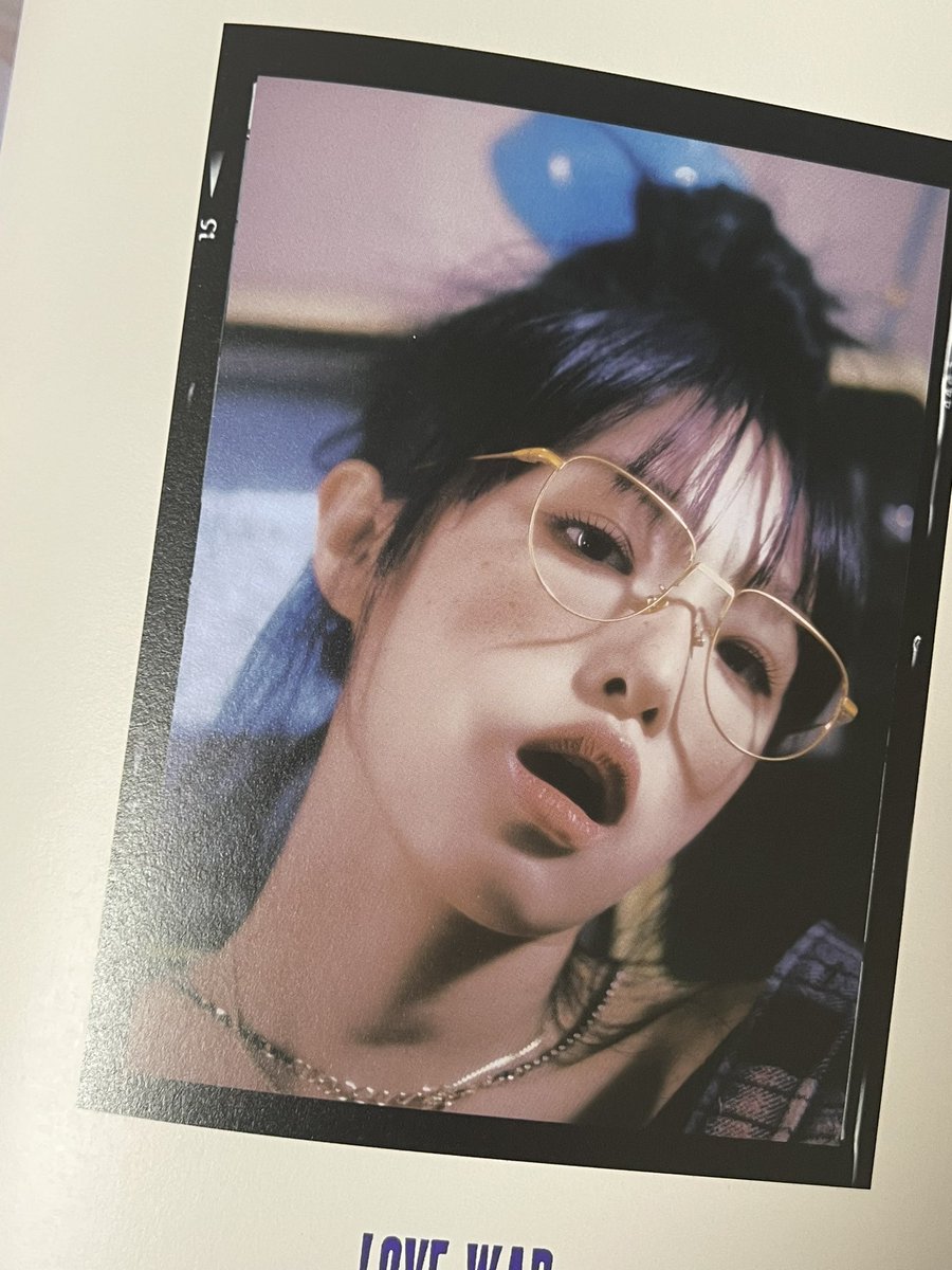 929_o3o's tweet photo. 최예나 러브워 앨범 사야하는 이유
포토북이 레전드 개아름다우심 https://t.co/aMskY3SqyR