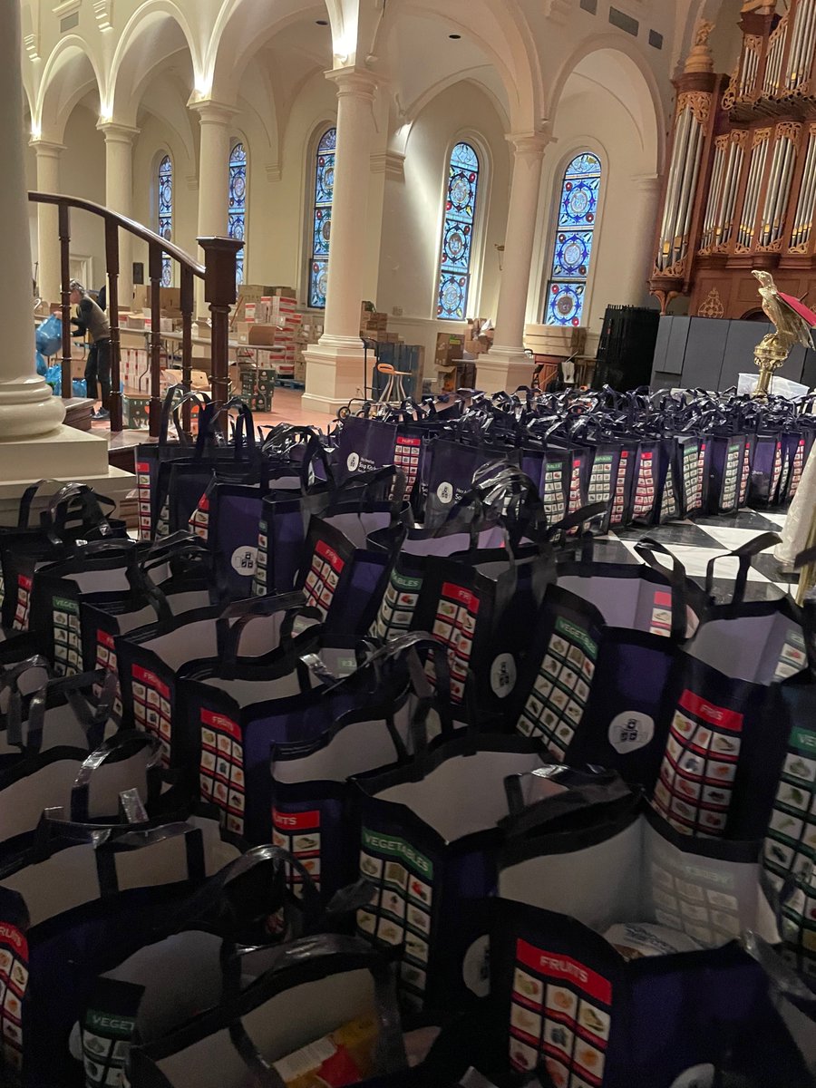 ACS_AIRCHARTER's tweet image. The team from our Manhattan office kicked off 2023 by volunteering for the day at Holy Apostles Soup Kitchen, where they helped distribute groceries to over 200 local families - aircharterservice.com/about-us/corpo… #charity #communityproject #fundraising #aircharter #ACSMAN