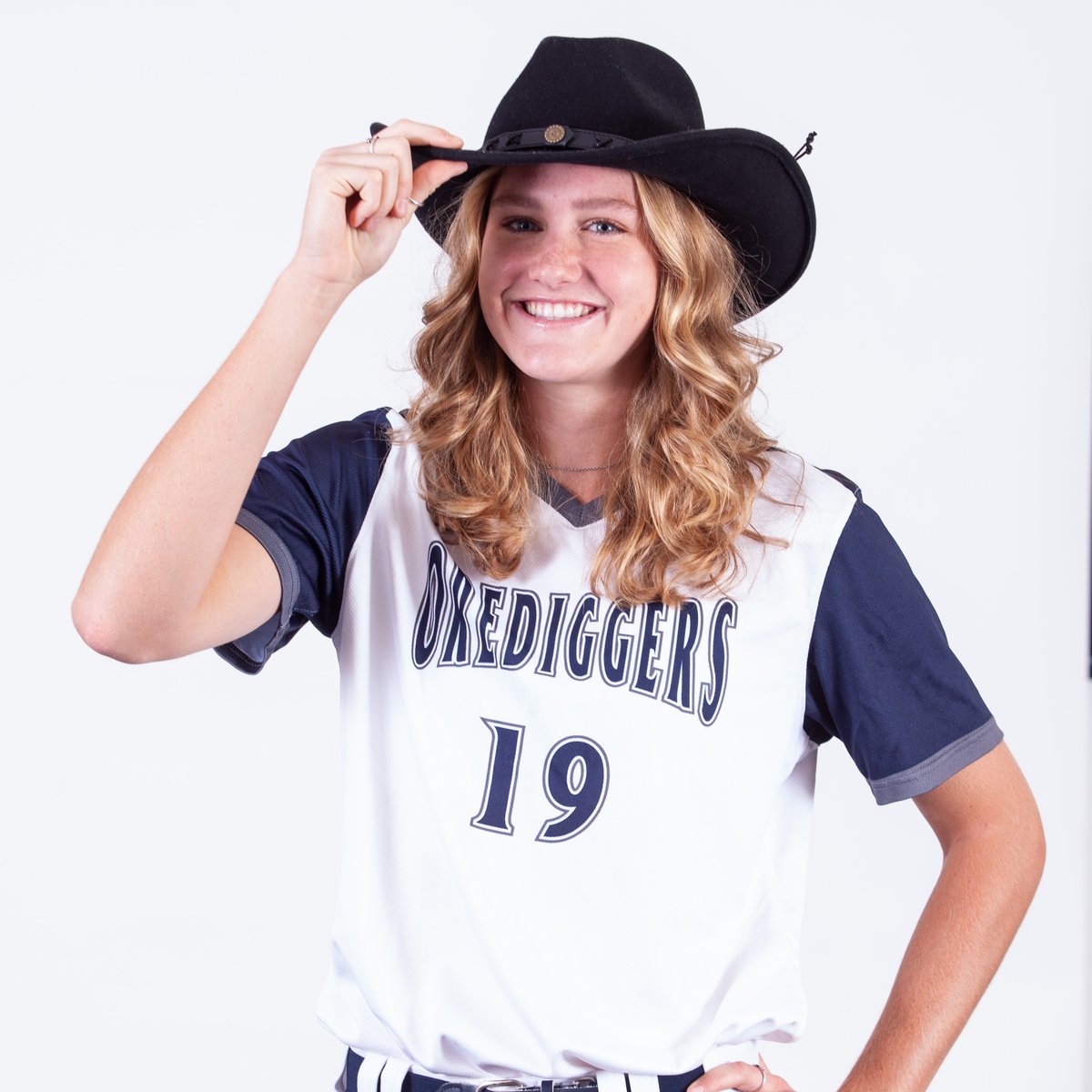 1️⃣9️⃣ Days Until Opening Day

Meet #19 Kat Miller!

⚒ Freshman P/UT
⚒ B.S. Quantitative Biosciences &amp; Engineering
⚒ 2022 UIL District 6-6A Pitcher of the Year
⚒ Went 18-6 with a 2.43 ERA &amp; 125 strikeouts in the circle

#HelluvaEngineer

#HelluvaEngineer