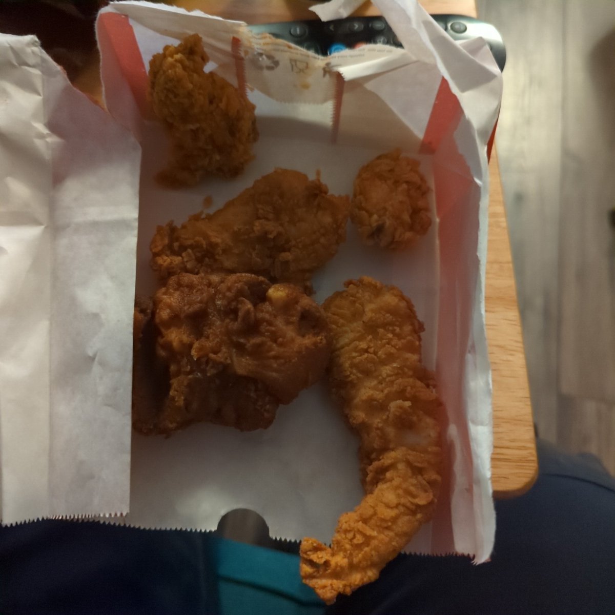 anderj12's tweet photo. @kfc Larne never fails to disappoint. #missing_chicken https://t.co/mfOtAMLJsu
