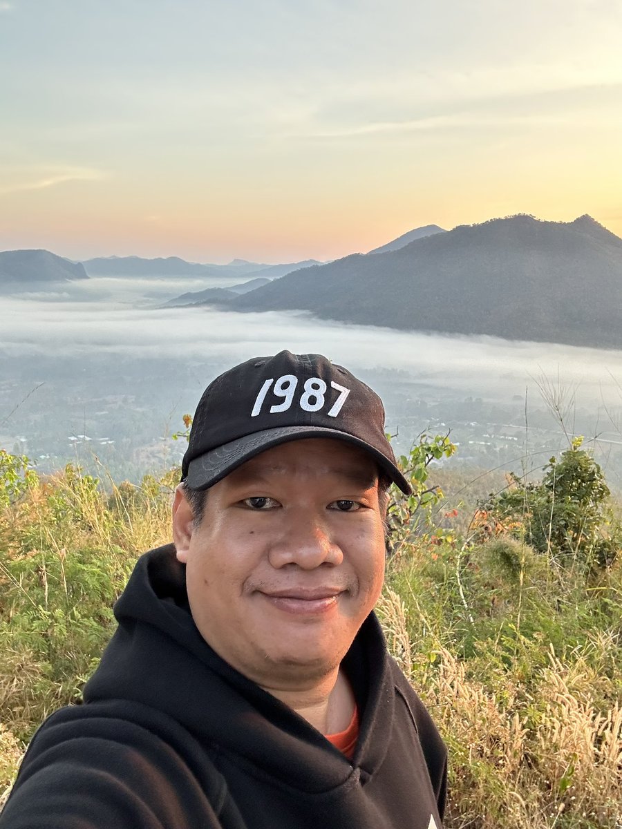 sorrakrit's tweet photo. บรรยากาศร้อยกว่าล้าน คุ้มมากทริปนี้ #ภูเรือ #ภูทอก #เลย #เชียงคาน https://t.co/ruOku7Bd6c