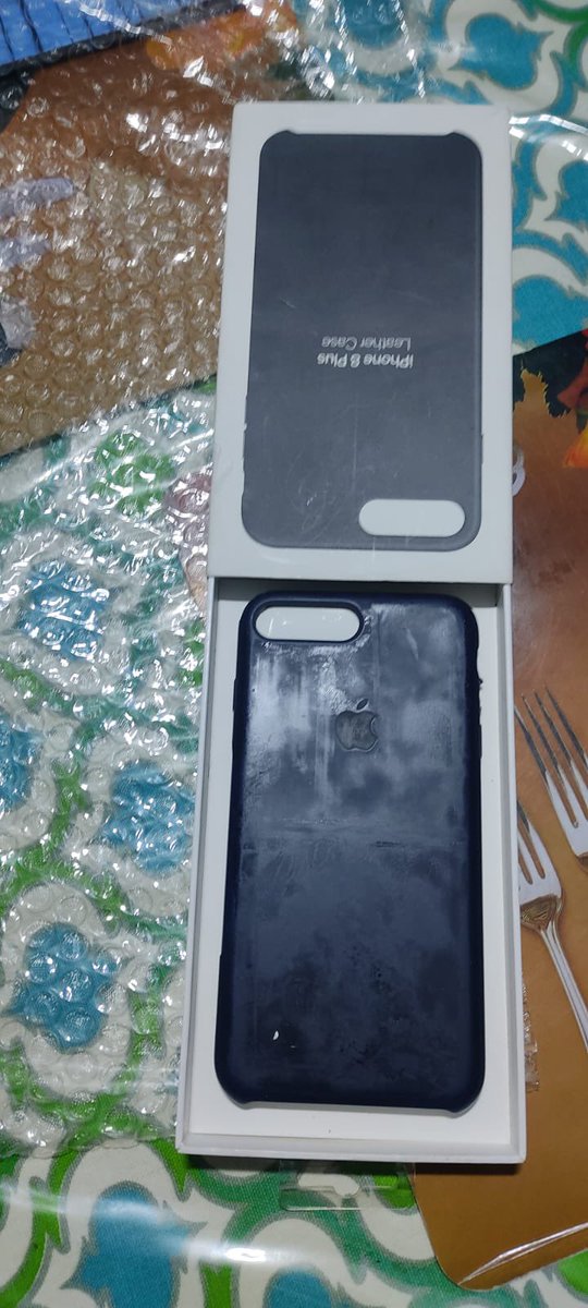 roopali_dr's tweet photo. Highly unprofessional customer care service and selling used products and yet claimed be Apple premium reseller, ordered iPhone 8+ cover, in return for a used torn back cover. Enormous emails exchanged but got nothing #Unicorn #Unifest #iPhone @UnicornAPR @Apple @AppleSupport https://t.co/65KHiP0PnS