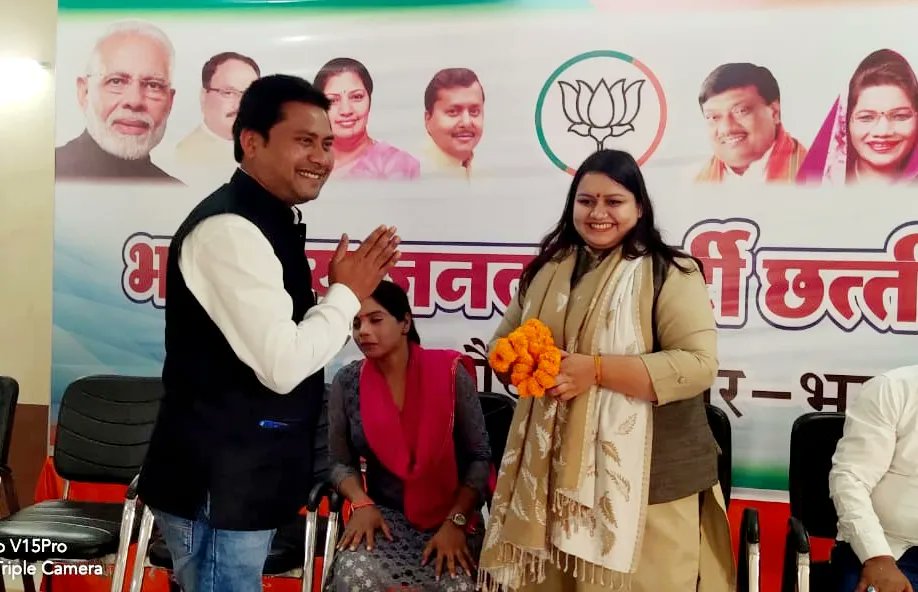 AnjnaVerma1's tweet photo. भारतीय जनता युवा मोर्चा के आगामी कार्यक्रम के निम्मित बलौदा बाजार प्रभारी के रूप में प्रवास किया ।🙏🚩
युवा मोर्चा जिंदाबाद जिंदाबाद
भारतीय जनता पार्टी जिंदाबाद जिंदाबाद 
#BJYMCG @ArunSao3 @narendramodi @PrafullaAkant @SarojPandeyBJP @sakshibaghel57 https://t.co/t6l8AN6kcR