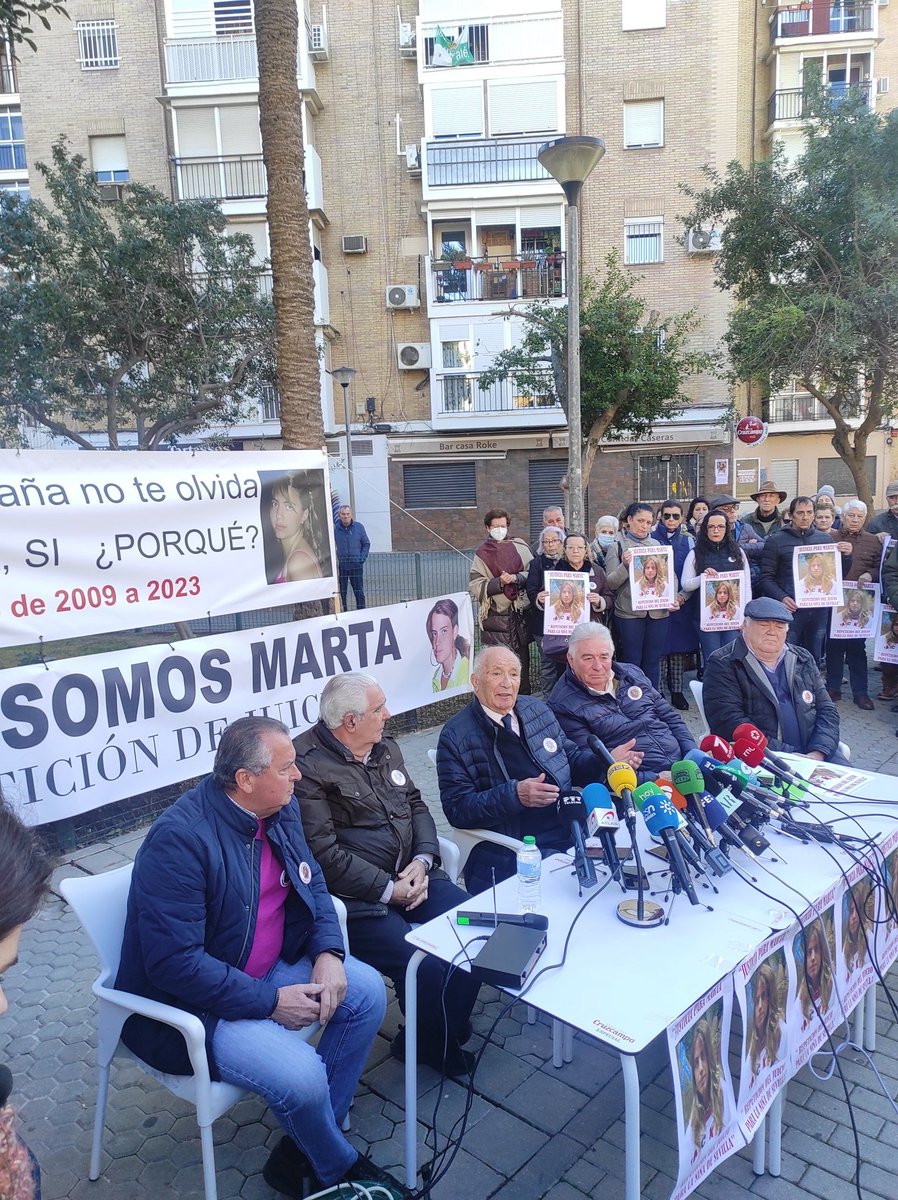 A sus 86 años sigue buscando a su nieta cada día. "Moriré buscándola y no voy a parar hasta que Dios me lleve. Mi mujer se fue con la pena de no poder llevarle flores a su nieta".  
Qué injusta puede ser a veces la vida...
