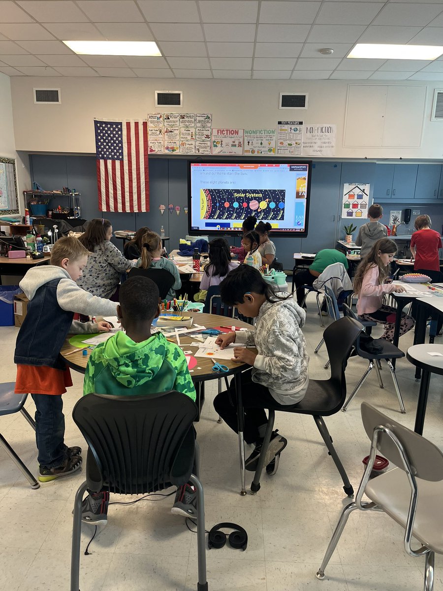 Medlin_3rdGrade's tweet photo. Planet study time!!! Be sure to ask your child what they learned about today!! Additionally, take a trip outside tonight and share the glory of the universe with your child! #FSHISD #ThirdGrade #LoveLearning #Outdoors https://t.co/T9hAbbnCZo