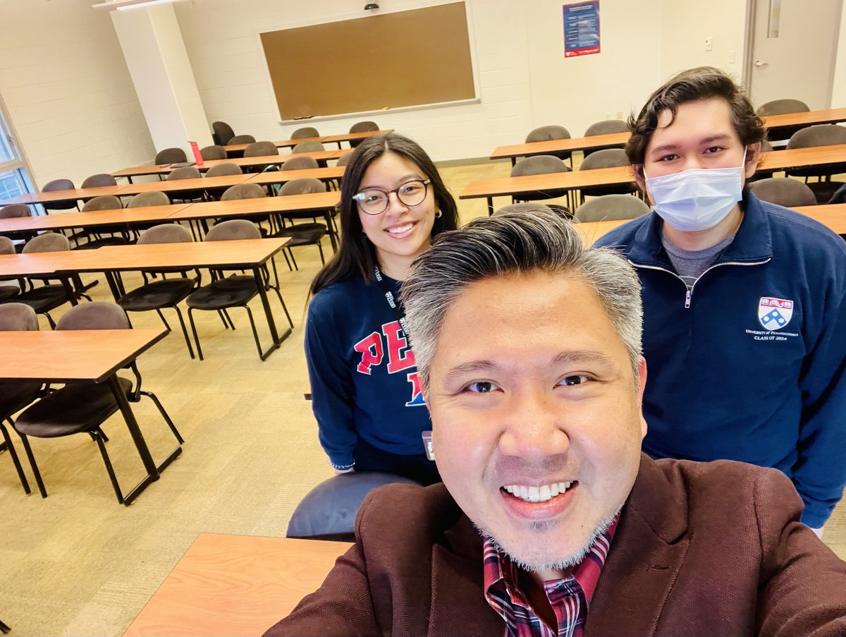 dfloresrn's tweet photo. 'Filipino Time' is the perennial tendency of #Pinoys to be an HOUR late for EVERYTHING.🇵🇭 NOT today! Who's 20 minutes EARLY to the Friday AM undergrad research class @PennNursing ??? The Pinoy Prof and students!😎 @mypnaa #stagedad https://t.co/kypOXsL5Ck