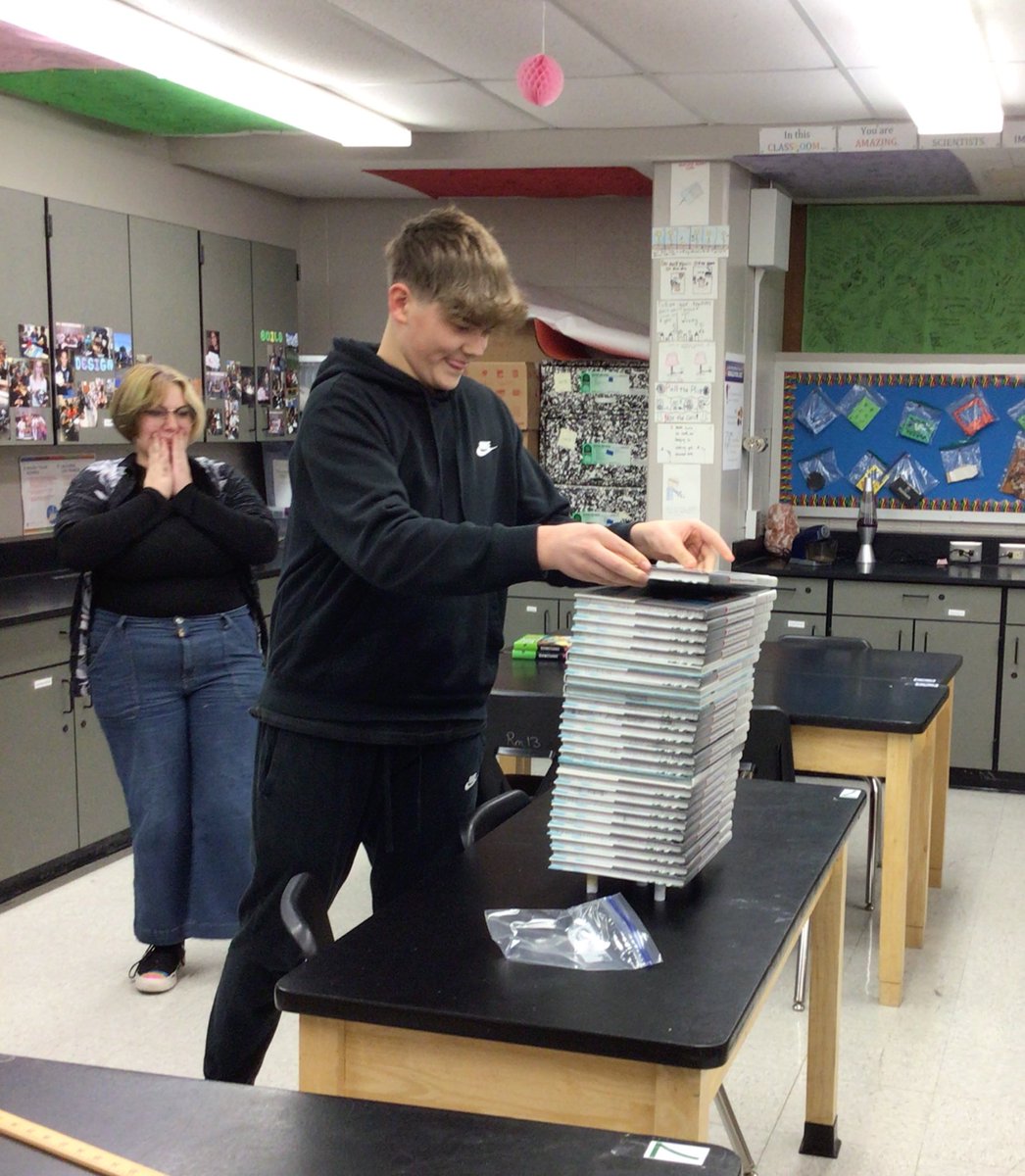 WRscience_13's tweet photo. Engineering design challenge @WRidgeMS How much can a structure(s) made out of one sheet of paper hold? https://t.co/gKZ4SII4Cf