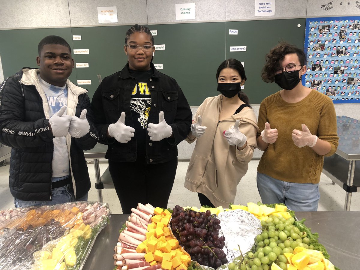 DrBHOHS's tweet photo. Howard Food and Culinary students did a great job designing and putting together their first charcuterie board for Monday’s state meeting. #HowardPride https://t.co/4yxh2lolJW