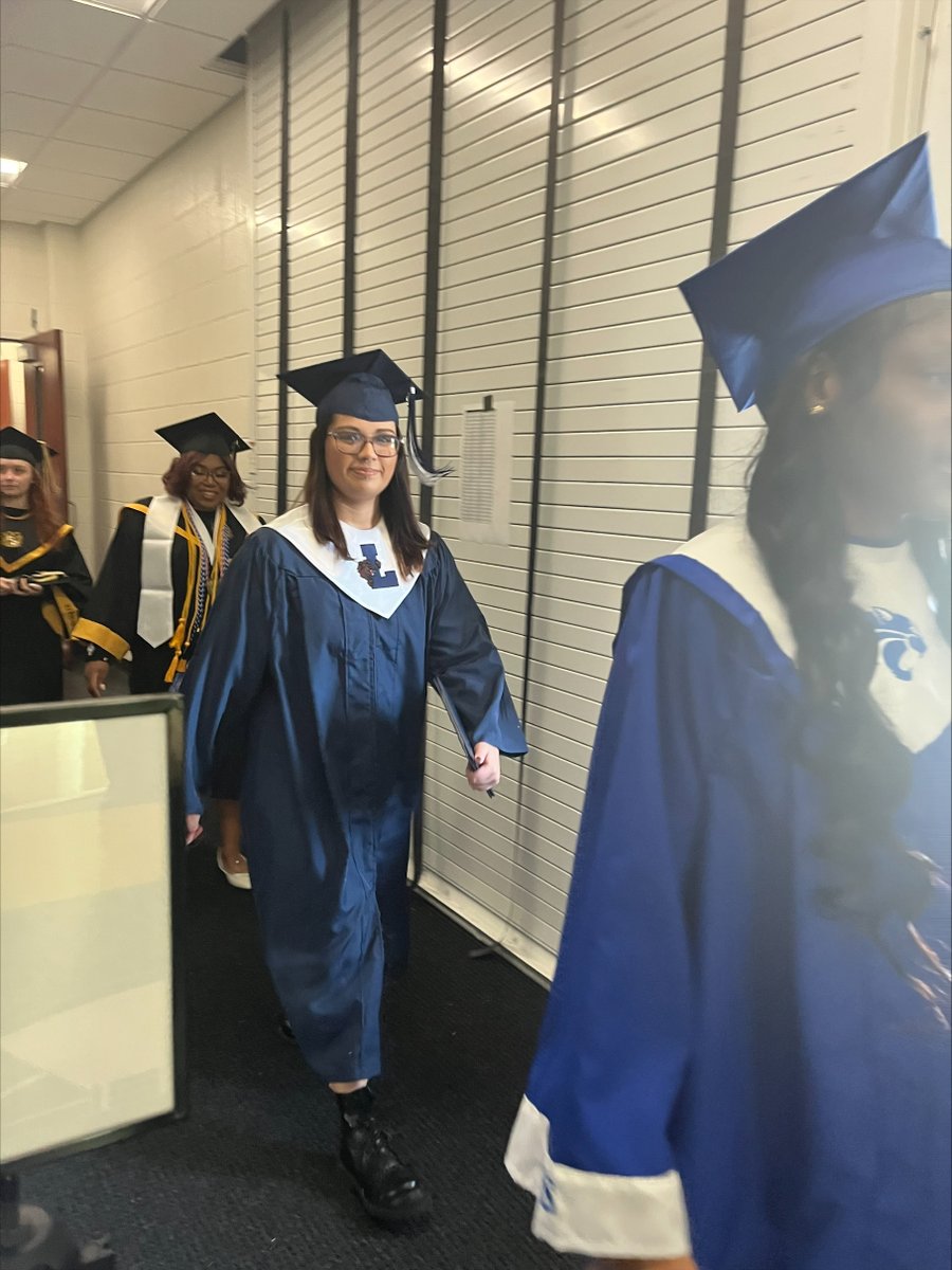 LuellaHS_HCS's tweet photo. 🎓Congratulations to our 2023 Winter Graduate! Good Luck on your future endeavors and always #RepTheLue #TheLuellaWay #KeepRoaring 🦁 @bhardnett12 @AntonioMattox2 @HenryCountyBOE https://t.co/Ce4FW6TQrI