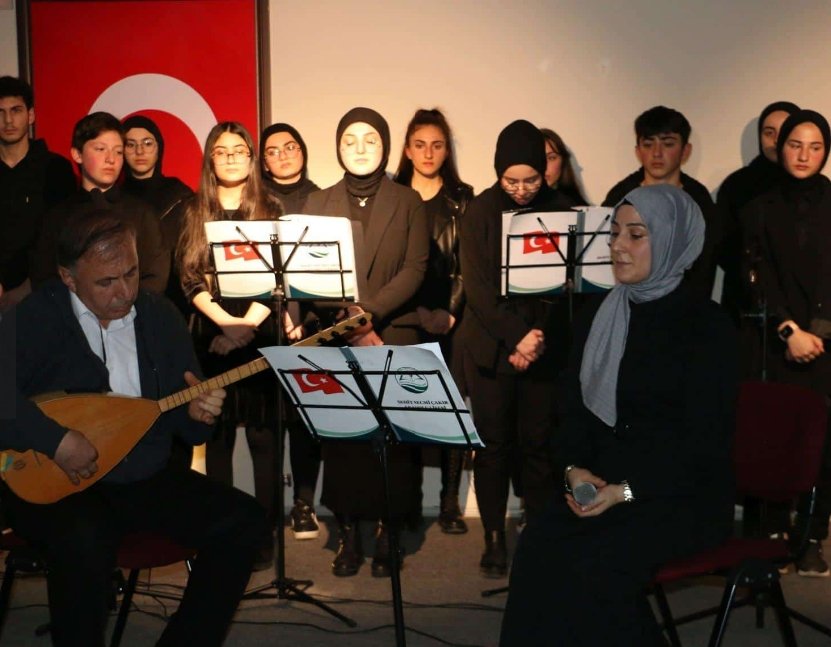 ofhalkegitimi's tweet photo. Millî Eğitim Bakanlığı Hayat Boyu Öğrenme Genel Müdürlüğü tarafından  "Şarkılar Bizi Söyler Biz de Şarkı Söyleriz" projesi kapsamında, 22 öğrenci Şef Nevin Özer ve Ece Emirzeoğlu'nun yönetiminde yapılan  Türk Müziği konseri izleyicilerin beğenisini kazandı. https://t.co/cXGD70w2E0