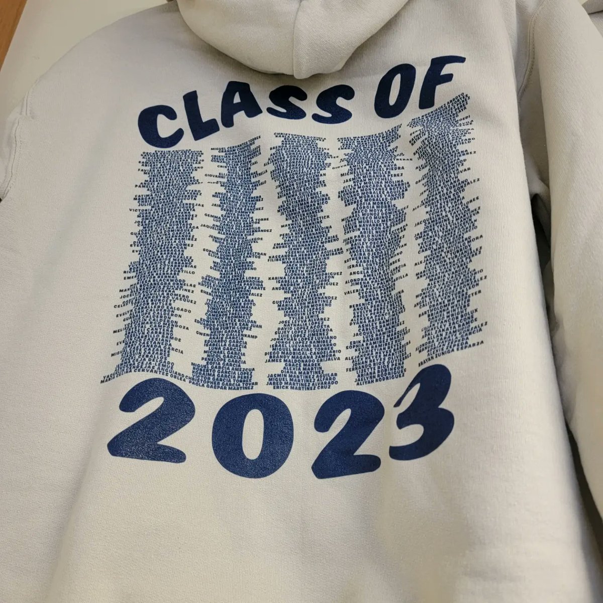 SENIORS, More hoodies have arrived. All sizes!! We also have apple pay, credit cards, all the payment methods!! We will be ready to sell by break!