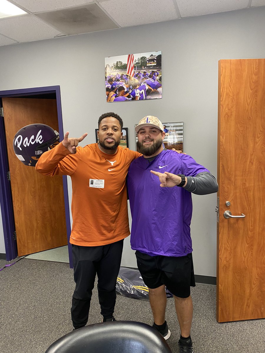 Thank you @coachchoice @TexasFootball for stopping by and talking ball and about our kids! Enjoyed listening to what he had to say! Looking forward to see you again coach #TOS #StraightLineRecruiting