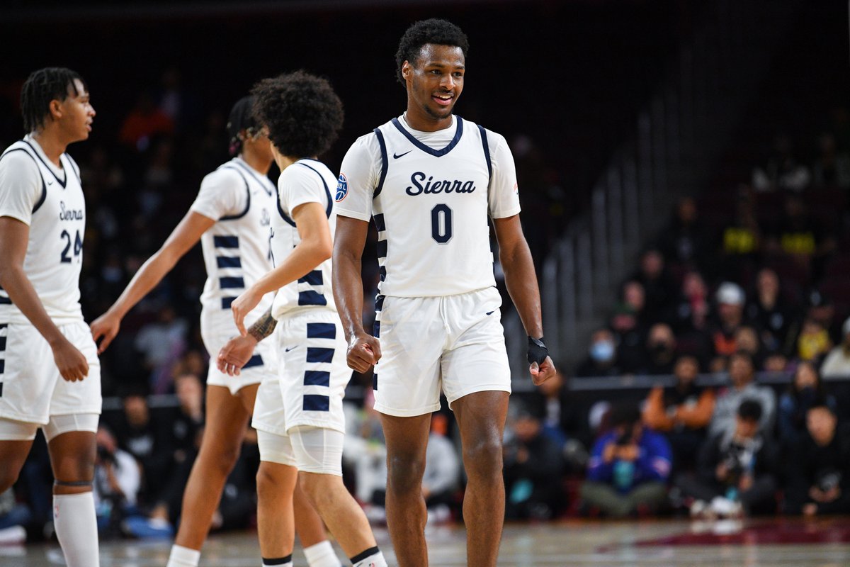 BleacherReport's tweet image. Bronny James will decide on his college commitment at the end of the season and his top three are Ohio State, USC and Oregon, per @bylucaevans of the @latimes