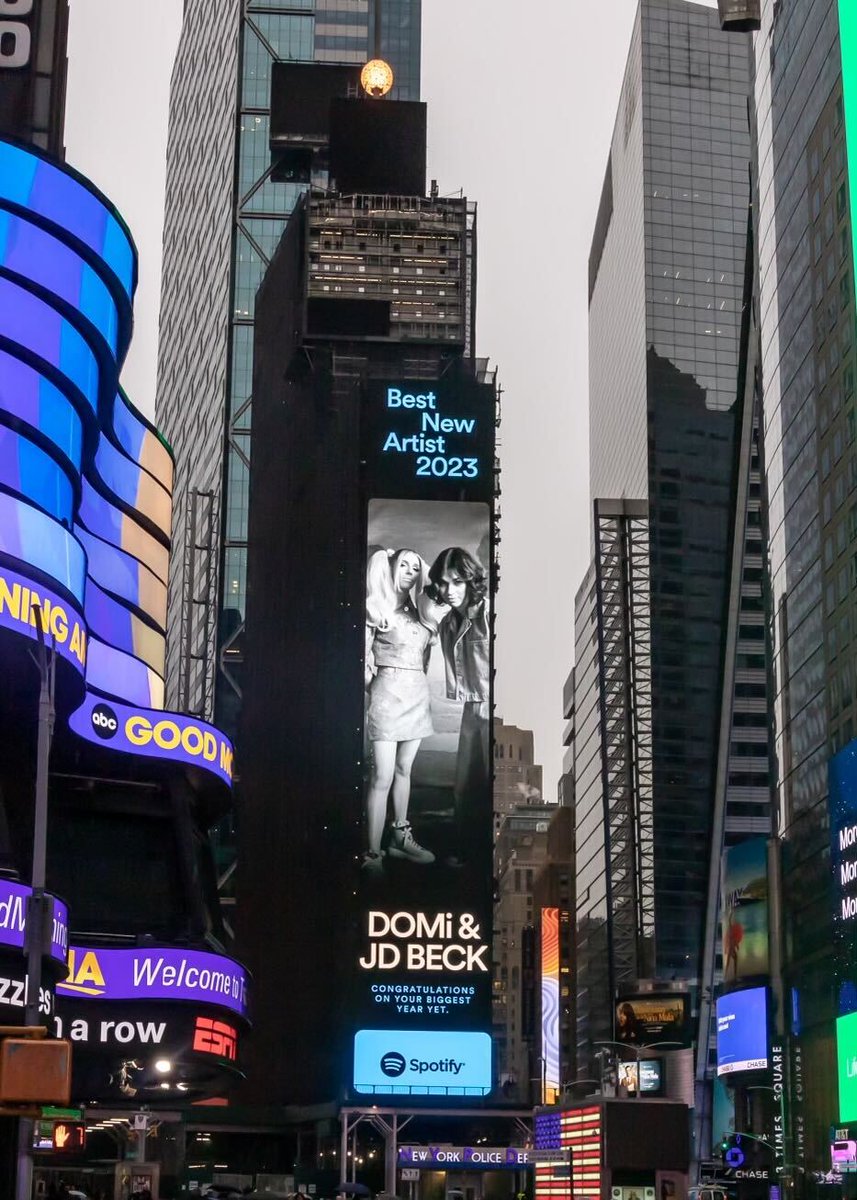 DOMiAndJDBECK's tweet photo. HOLY $HiTBALLZ ! THANK U @Spotify #GRAMMYS https://t.co/cRRvBlwUzr