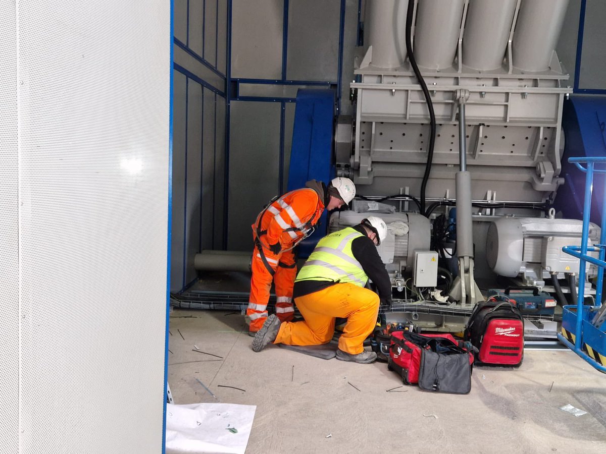 ElectricalIntek's tweet photo. //Project Update: Plastic Recycling Plant

Our engineers have been progressing with the huge motor driven compactor installation at one of our clients.

#intekelectrical #electricalengineering #industroengineeringgroup #engineeringgroup #engineering #teessideengineering https://t.co/pMlCJC17Ox
