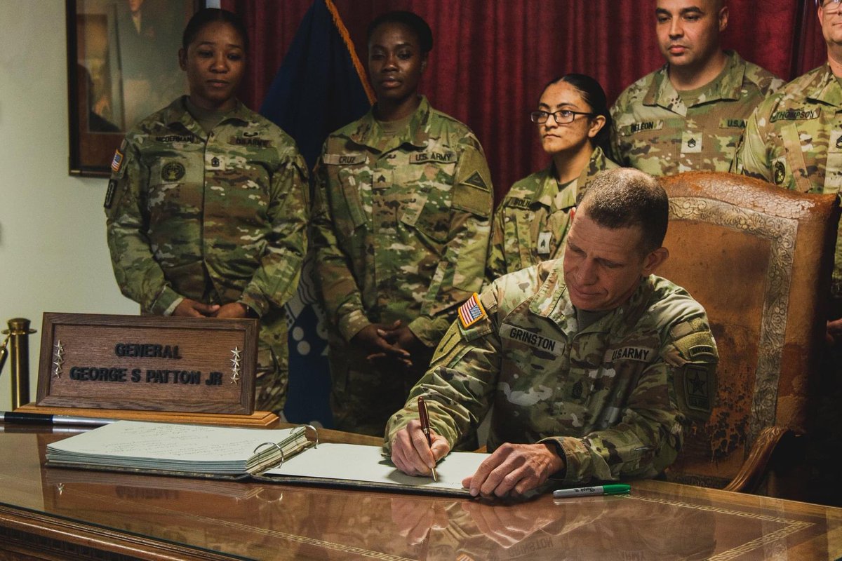 7thATC's tweet photo. .@USArmySMA visited #7ATC’s Noncommissioned Officer Academy and @USArmy #Soldiers stationed in #Grafenwoehr #Ansbach &amp; #Hohenfels #Germany who were able to ask the #SMA questions during a town hall. (📸 by Spc. Christian Carrillo)
#StrongerTogether #TrainToWin 
#USinBavaria https://t.co/nRCGAed7Nd