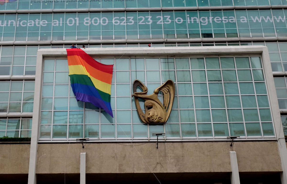 AltavozLgbt's tweet image. 🎊 ¡POR FIN!🎊

🏳️‍🌈 Tras 44 días de haberse aprobado por el Senado de la República, este viernes se publicó el decreto para que parejas de dos hombres o dos mujeres accedan al seguro social sin discriminación, con los mismos derechos que las integradas por un hombre y una mujer.