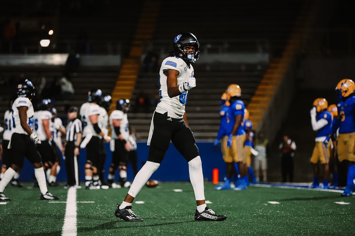 ICYMI: The Panther Football Players Association is open to all former @EIU_FB players. Benefits include behind-the-scenes access, mentorship opportunities, events, gear & more. Update your information & join the PFPA for FREE! 👉 bit.ly/3HdXGRU