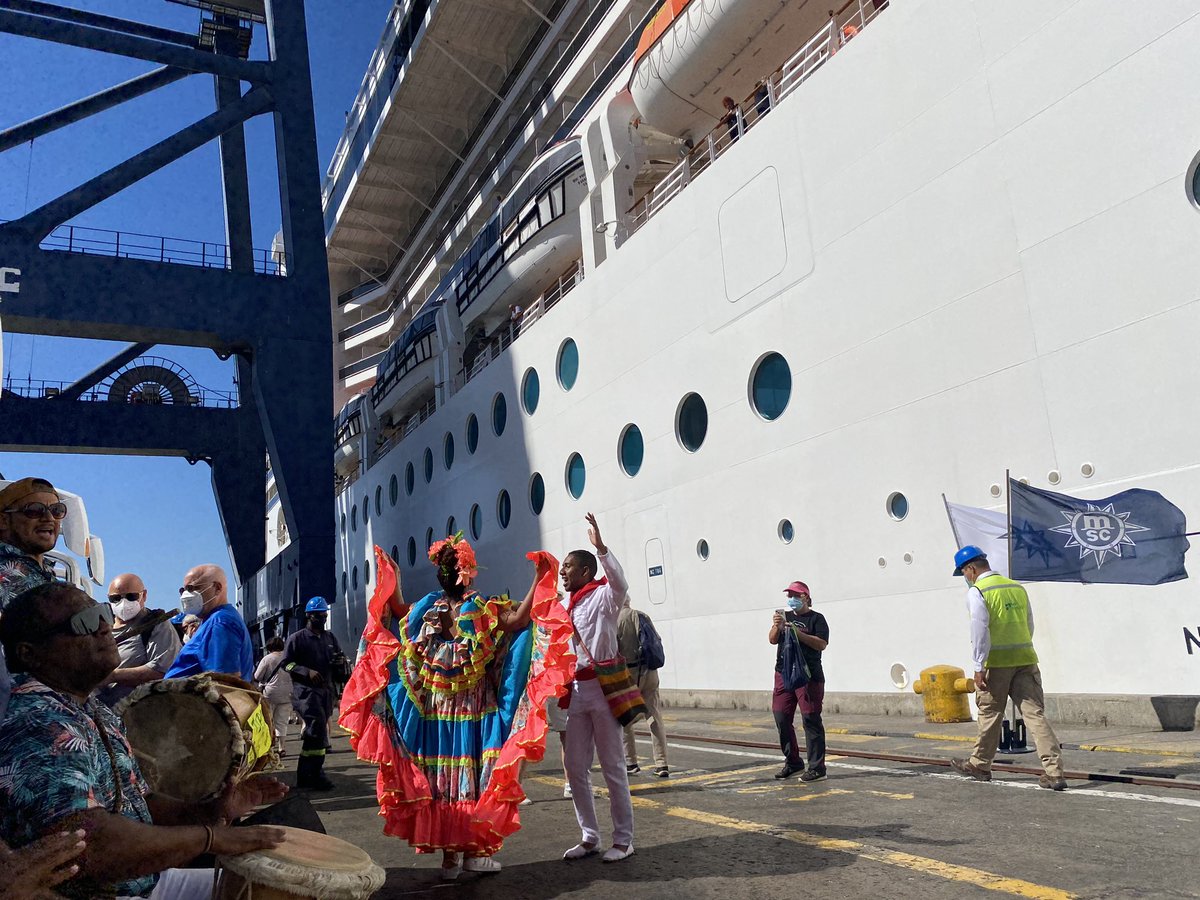 INDETURSMR's tweet photo. ¡Recibimos por primera vez al MSC Poesía, cuarto crucero de enero en nuestra ciudad #NaturalmenteMágica!🛳️

Más de 2.100 pasajeros de 42 nacionalidades llegan a conocer maravillas de Santa Marta

La alcaldía @santamartadtch entregó placa conmemorativa como bienvenida a la ciudad. https://t.co/XksFBH2aru