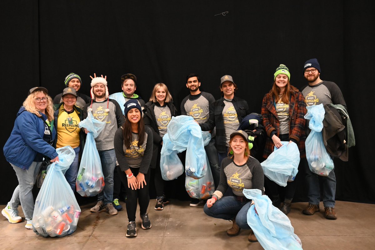 abrewedinterest's tweet photo. S/O to my @AnheuserBusch colleagues from @wickedweedbeer, @ElysianBrewing and @VezaSur who volunteered as recycling hawkers at recent @NFL games. I’m proud to work for a company that’s dedicated to eliminating gameday waste and creating a #FutureWithMoreCheers. https://t.co/dKEcR9JsKU