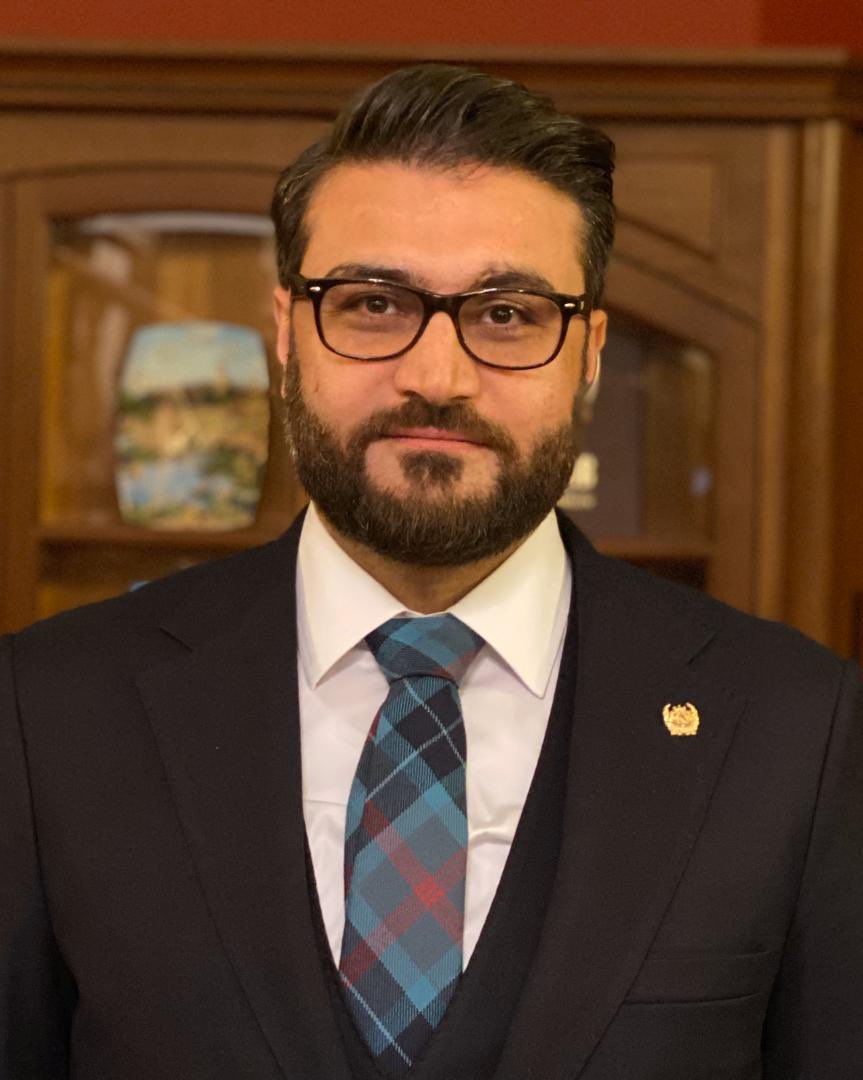 LoyHiwad's tweet photo. داکتر حمدالله محب دافغان ځوانانو دبدو ورځو ملګړی 🇦🇫 
دځوانانو راتلونکی رهبر @hmohib https://t.co/8FEmgbq35Q