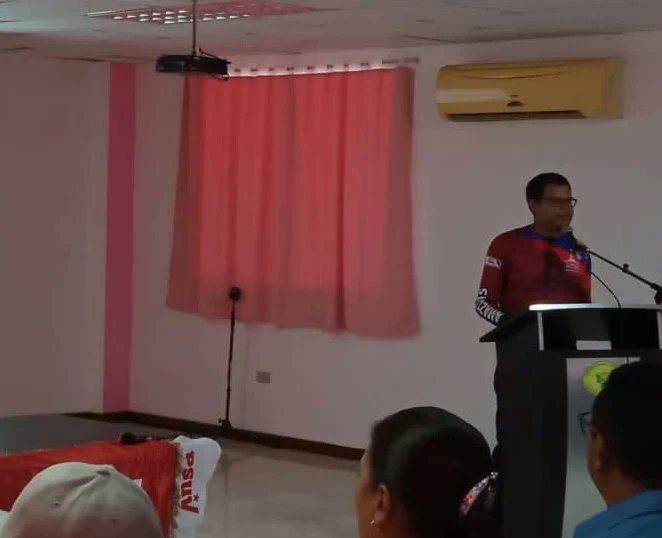 psuvamazonas_'s tweet photo. Desde el Sistema de Formación "Simón Rodríguez" del @PartidoPSUV en Amazonas,nos sumamos al análisis y profundización de los 4 momentos históricos de la Revolución Bolivariana y las 7 líneas de trabajo para este 2023 orientadas por nuestro conductor de Victorias @NicolasMaduro ❤️ https://t.co/GGbREu8YRB