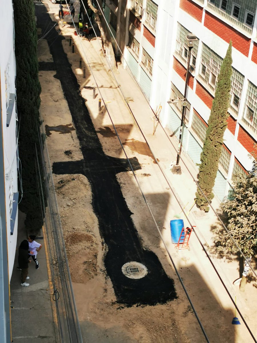 alvaro_delgado's tweet photo. Ojo: A dos meses de haber iniciado las obras, la @AlcaldiaBenito, la del #CartelInmobiliarioBJ del PAN, ha decidido dejar así de destruida la calle Poussin, colonia @InsMixcoac https://t.co/NIrLueyBdq