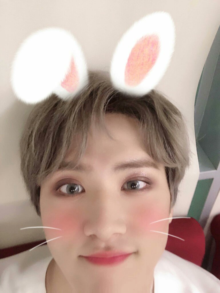 dehantwt's tweet photo. ［ㅤ ✨ * 𝗞𝗗𝗛.   ━   𝖓𝖊𝖜 ㅤ❐ㅤ 𝘂𝗽. 🗓️ 𝕕𝕒𝕥𝕖 ⠀›  #𝕡𝚑𝚘̈𝚎𝚗𝚒𝚡ː𝟺𝚝𝚑𝕣𝖾𝑡𝗎𝗋𝗇 !

Los cuervitos de la nación están de regreso y aquí su servilleta tiene todo preparado para echarles porras. Nos vemos sobre el escenario en un rato, guapos 🫶🏻. https://t.co/BCEq8HBJJF