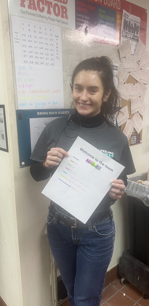 Noelle122691's tweet photo. A big @chilis welcome to our newest chilihead Kendall! @gina_hairald @Kim_Mohr1 #ATCbingo #VirtualVibes #chilislove https://t.co/9yl55xk5Ex