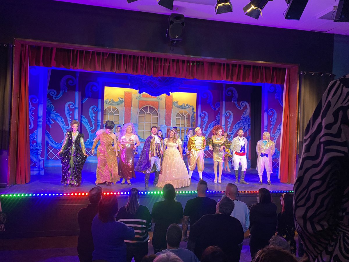 What a hoot <a href="/neadultpanto/">North East Adult Pantomime</a> 😂 with <a href="/LesleySaintJoh1/">Lesley Saint John</a>