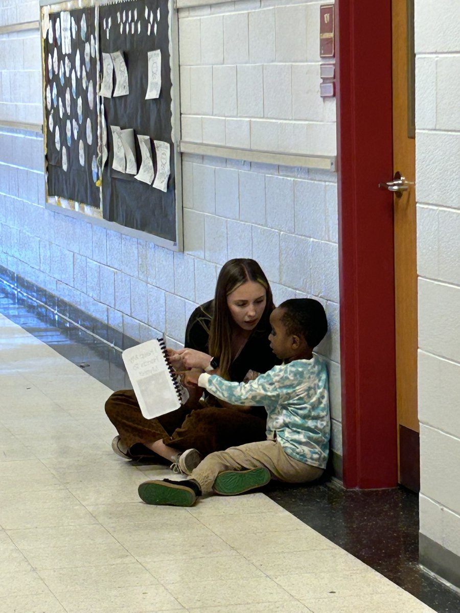 We love seeing the relationships our teachers have with our students ❤️🐼Signal Hill is a family and always goes the extra mile and does what’s right in our hearts! <a href="/SHHebner/">Brenda HEBNER</a> <a href="/SHESPandas/">Signal Hill ES</a>