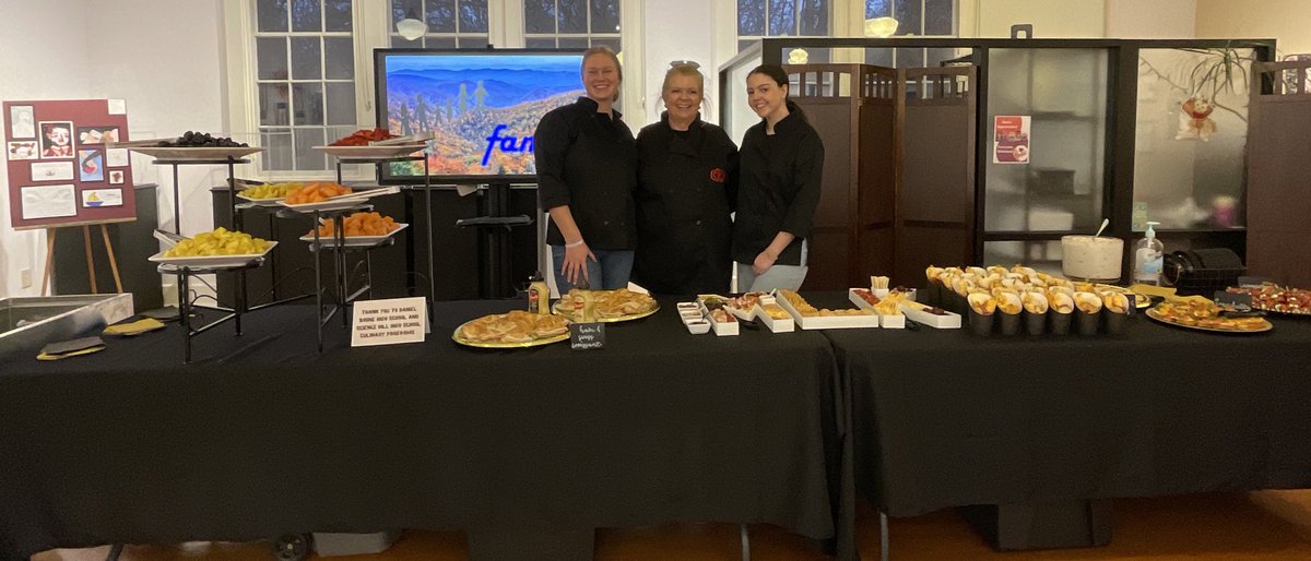 DBHS Hospitality &amp; Tourism students celebrating MLK DAY ⁦<a href="/MckinneyCenter/">McKinney Center</a>⁩ ⁦<a href="/mscatreynolds1/">Cathy Long Reynolds</a>⁩ ⁦<a href="/jerrysboyd/">Jerry S. Boyd</a>⁩ ⁦<a href="/WCDE_TN/">WashingtonCoSch TN</a>⁩ ⁦<a href="/JarrodTN/">Jarrod Adams</a>⁩