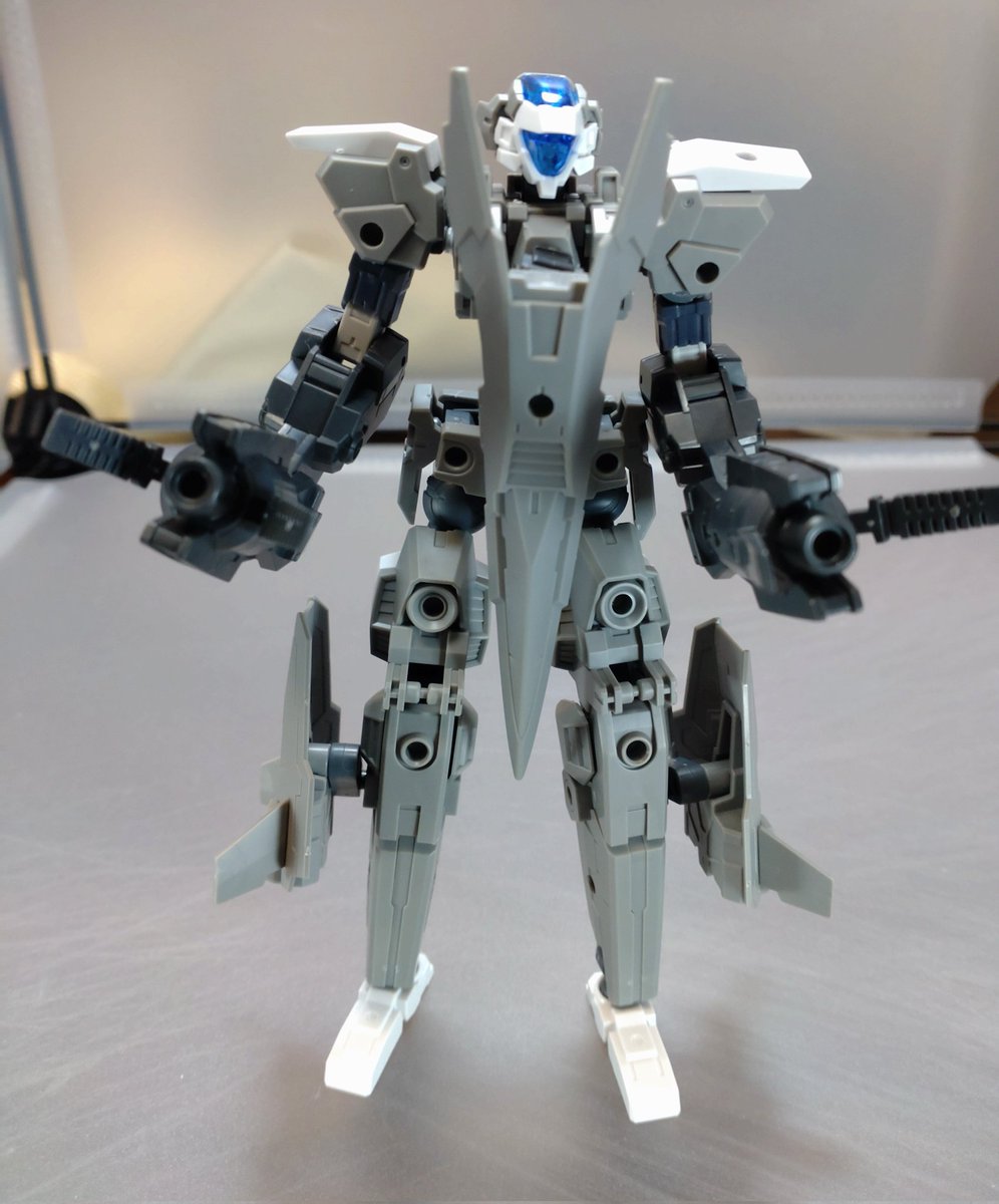 LECROSSBONES's tweet image. #30MM宇宙戦 
#30MM地球連合軍
#30MM 
サンダークラップ
エスポジットの両腕を大型ビーム砲に換装したバリエーション機、汎用性は失われたが本来の高機動と高火力を両立させる事に成功した。生産性が高く多数が配備されている
接近戦は苦手なため運用は戦闘機形態が基本となる