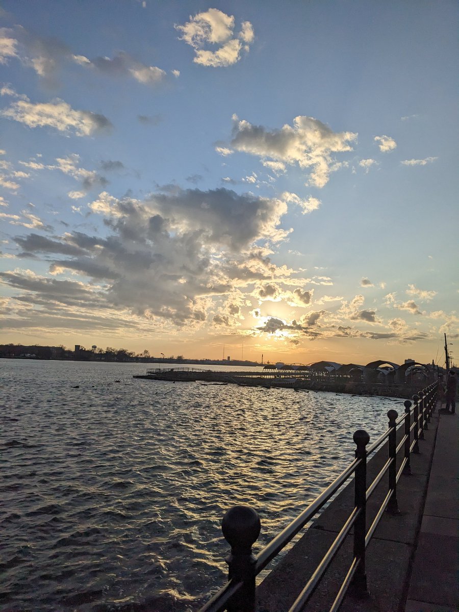dean_halsey's tweet image. Sometimes the Mississippi River looks like a dream to paddle on. @iROCKERsup @SurfStarSUP @isleboards @PaddleNorthMN @supconnect @standuppaddletv #sup #paddle #standuppaddleboard #mississippiriver #ClimateAction #Trending #Earth